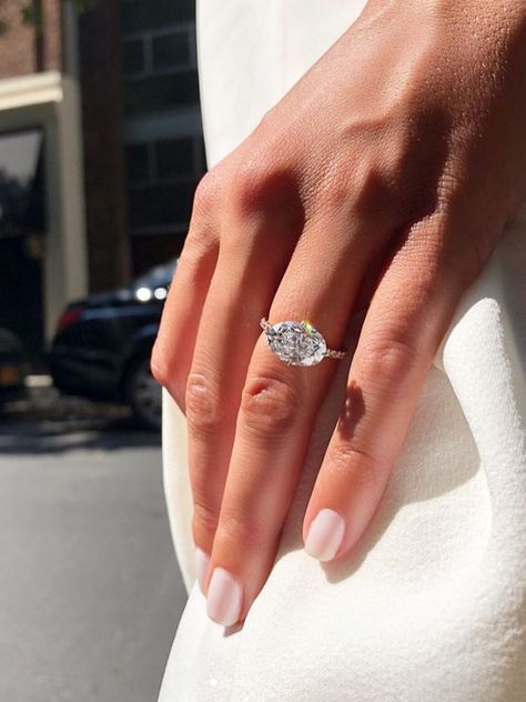 Beautiful Wedding Rings Diamonds, Trending Engagement Rings, Moissanite Engagement Ring Oval, Beautiful Wedding Rings, Ring Trends, Oval Engagement, Dream Engagement, Dream Engagement Rings, Engagement Rings Oval