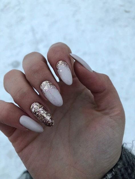 White And Green Nails, White Nails With Gold, Nails With Gold, Unghie Sfumate, Pastel Nails Designs, Milky Nails, Acrylic Nail Shapes, Star Nail Art, Sparkle Nails