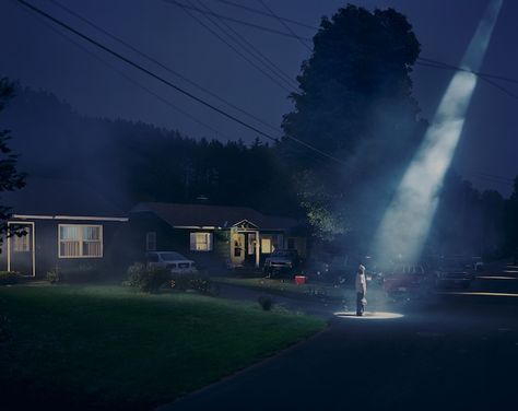 Mysterious Stories Set in Suburban America (15 photos) - My Modern Metropolis Gregory Crewdson Photography, Gregory Crewdson, Street At Night, Narrative Photography, Twilight Photos, John Wilson, Diane Arbus, Night Vale, Edward Hopper