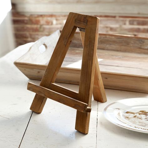 Wood Easel, Woodworking Bed, Wooden Table Top, Wooden Easel, Art Easel, At Home Furniture Store, Rustic Kitchen Design, Woodworking Projects That Sell, Rustic Kitchen Decor