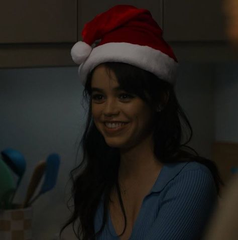 Christmas Jenna Ortega, Jenna Ortega Christmas Icon, Jenna Ortega Aesthetic Icons, Jenna Ortega No Makeup, Jenna Ortega Christmas Pfp, Jenna Ortega Y Emma Myers, 2 Person Matching Pfp, Asthetic Girlfriend, Jenna Ortega Christmas