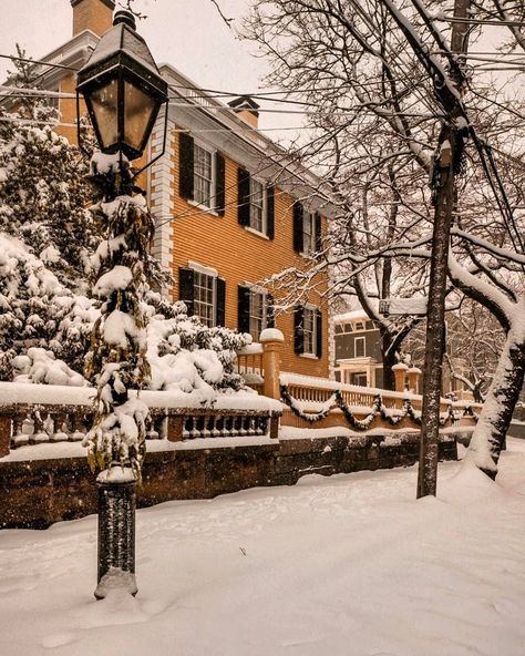 Rhode Island Winter, Christmas Content, England Winter, Providence Rhode Island, Holiday Meal, Christmas Wonderland, Colonial House, Winter Aesthetic, Christmas Aesthetic