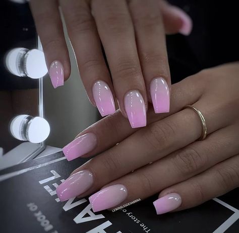 Summer Nail Ideas, Pink Ombre Nails, Fancy Nails Designs, French Tip Acrylic Nails, Pink Nail Art, Short Acrylic, Get Nails, Nail Designs Glitter, Pink Acrylic Nails