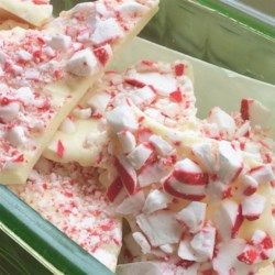 Peppermint Brittle - Allrecipes.com Easy Holiday Snacks, Traditional Christmas Desserts, Homemade Peppermint Bark, Chocolate Walnut Fudge, Holiday Candy Recipes, Peppermint Dessert, Christmas Candy Homemade, Easy Candy Recipes, Walnut Fudge