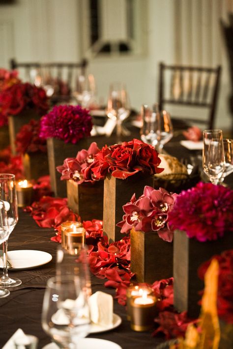 Brown and Magenta wedding centerpieces Magenta Wedding Centerpieces, Red Decorations, Gold Reception, Decorations Flowers, Magenta Wedding, Fuchsia Wedding, Bella Wedding, Library Wedding, Brown Wedding