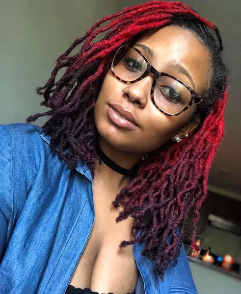 💚 @seedylib loving the maroon ombré #locs❣️ #beautiful #womenwithlocs #ombrehair #naturalhair #loclife #goodvibes #loclivin Ombré Locs, Burgundy Faux Locs, Ombre Locs, Color Dreads, Burgundy Dreads, 4c Locs, Loc Crown, Burgundy Locs, Real Locs