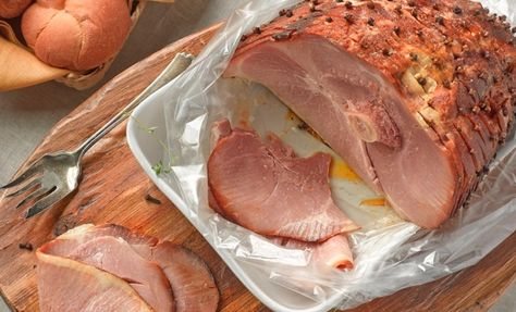 Reynolds Oven Bag Recipes, Ham In Oven, Cooking Spiral Ham, Cook Ham, Holiday Ham Recipes, Oven Bag, Spiral Ham, Holiday Ham, Ham Recipe