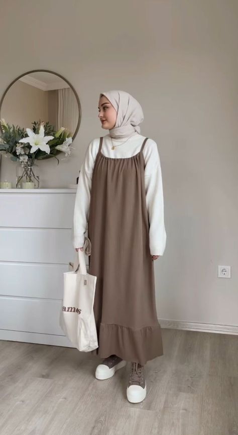 Diy Modest Dress, Hijabi Dress Outfits, Muslim Dress Casual, Hijab Dress Casual, Modest Dresses Muslim, Outfit Muslim, Muslim Outfit, Moslem Fashion, Muslim Outfits Casual