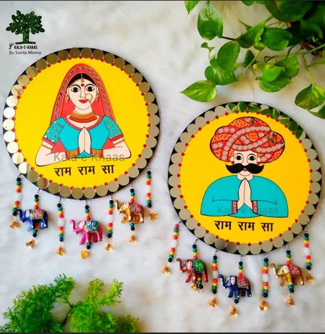 Padharo Sa Rangoli, Rajasthani Lippan Art, Padharo Sa Art Drawing, Padharo Sa Wall Art, Hariyali Teej Decoration, Padharo Sa Art, Rajasthani Wall Hanging, Diy Toran, Lipan Art