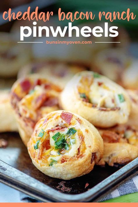 Cresent Roll Appetizer Recipes, Crescent Pinwheels, Crescent Roll Recipes Appetizers, Bacon Pinwheels, Bacon Ranch Pinwheels, Ranch Pinwheels, Finger Foods Easy Party, Easy Crescent Roll Recipes, Crescent Roll Appetizers