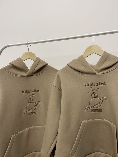 The couple embroidered custom dates hoodied sweaters/sweatshirts as an Anniversary or Valentines Day gift for boyfriend/girlfriend. #embroideredhoodie #embroideredsweatshirt #embroideredtshirt #couplesweaters #couplehoodies #couplesweatshirts #coupletshirts #coupleclothing #matchinghoodies #customhoodie #customsweater #coupleitems #ideaforgift #couplegift #datehoodies #customhoodie #customembroidery #customsweatshirt #customtshirt #valentinesdaygift #valentinesgift Gifts For Boyfriend Hoodie, Bff Hoodies, Idea For Anniversary, Hoodies Couple, Couple Sweatshirts, Couple T Shirt Design, Matching Hoodies For Couples, Handmade Gifts For Boyfriend, Boyfriend Hoodie