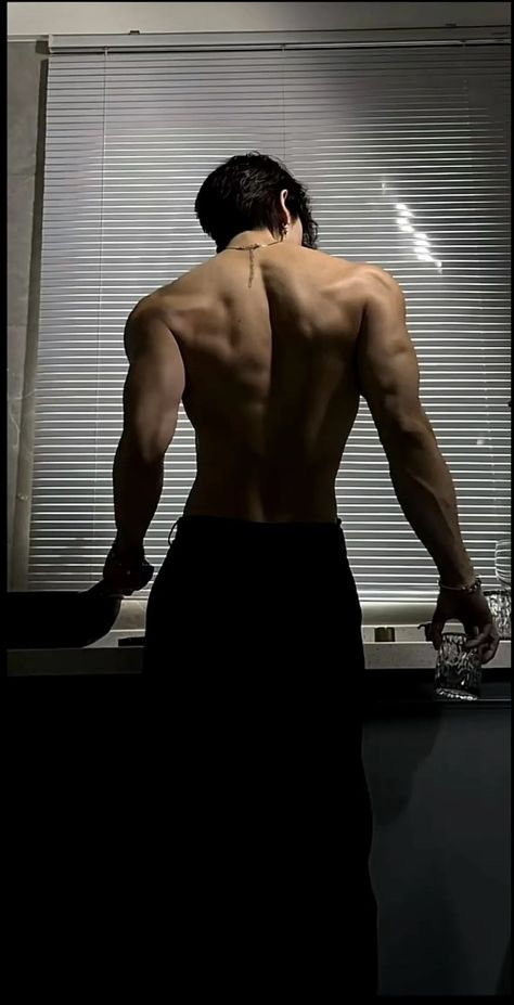 Guy Back Muscles, Aesthetic Body Goals Men, Body Type Goals Men, 4 Packs Abs Men, Aesthetic Abs Men, Nice Body For Men, Pose Reference Photo Men, Muscular Back Aesthetic, Back Aesthetic Men