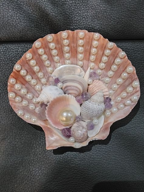 Slipper Shell Crafts, How To Display Sea Shells, Hawaii Crafts, Seashell Art Diy, Pink Seashell, Oyster Shell Crafts, Seashell Projects, Seashell Ornaments, Shell Decorations