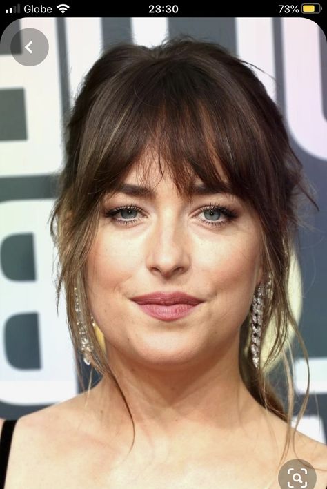 Dakota Johnson Haircut, Hairstyles Bangs Long, Bangs Dakota Johnson, Bangstyle Hair Short, Fringe Round Face, Wispy Bangstyle Hair, Round Face Bangs, Fringe Wispy, Face Bangs