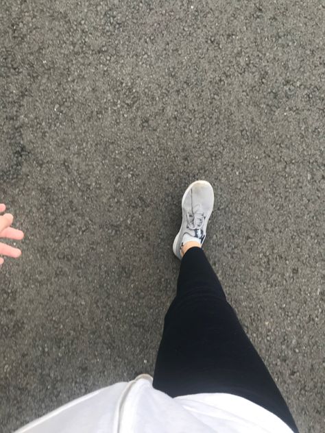 Pap Jogging Sore, Pap Jogging Pagi, Pap Jogging, Jogging Pagi, Jogging Aesthetic, Shoes Fashion Photography, Health Facts Fitness, Facial Yoga, Easy Love Drawings