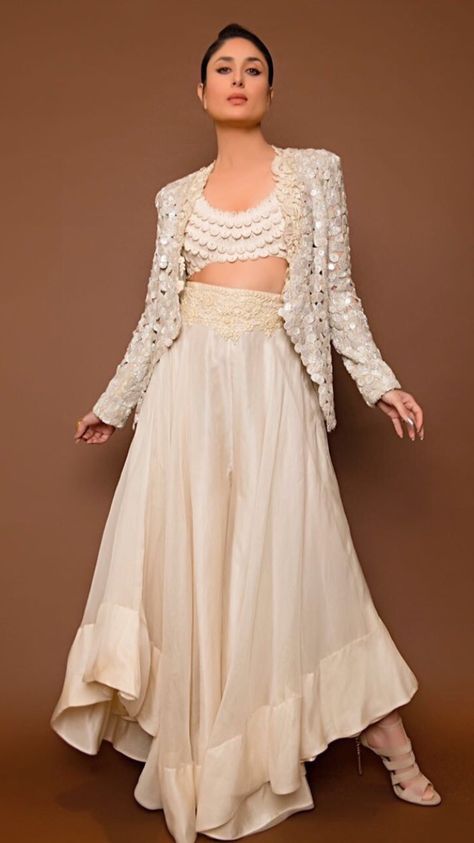 Anamika Khanna, Designer Party Wear Dresses, Party Wear Indian Dresses, Dress Indian Style, Kareena Kapoor, Indian Wedding Outfits, Indian Designer Outfits, Indian Attire, Indian Fashion Dresses