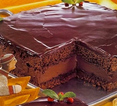 Mocha Layer Cake with Chocolate-Rum Cream Filling - Susan Recipes Mocha Layer Cake, Triple Chocolate Mousse Cake, Rum Cream, Ricotta Cake, Special Cakes, Rich Desserts, Lemon Ricotta, Delectable Desserts, Cream Filling