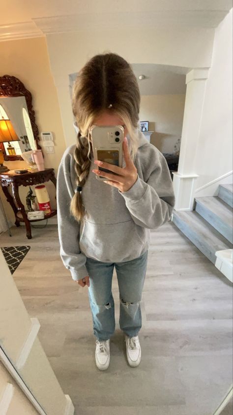 Athletic Outfits For School Winter, First Day Of School Outfit Winter, Hoodie Outfit Spring, School Outfits Cold, Cold School Outfits, Cute Fits Winter, Aesthetic Teen Girl, What To Wear Tomorrow, Summer Bike