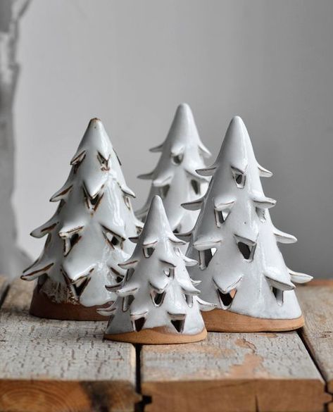 Pottery Tree Design, Ceramic Christmas Trees Diy, Ceramic Xmas Trees, Ceramics Christmas Tree, Christmas Ceramic Decorations, Ceramics Christmas Ideas, Ceramic Christmas Ideas, Pottery Christmas Ideas, Christmas Ceramics Ideas Pottery