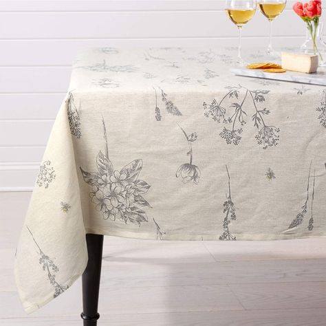 PRICES MAY VARY. Linen,cotton DELICATE PRINTING - Fiddlehead ferns pattern unfold on the high quality cotton linen fabric bringing to mind the fullness of mother nature’s process, this ColorBird spring tablecloth will not only transform your dining area into an ethereal and romantic eating space but will also make your meal-time both fun and relaxing PREMIUM MATERIAL - Manufactured from super, strong permeability 90% cotton & 10% linen fabric, with a seamless construction that won't easily fray Reception Hall Decorations, Pasta Wedding, Picnic Indoor, Landscaping Backyard Ideas, Spring Tablecloths, Backyard Fire Pit Ideas, Farmhouse Tablecloths, Tony Duquette, Backyard Fire Pit