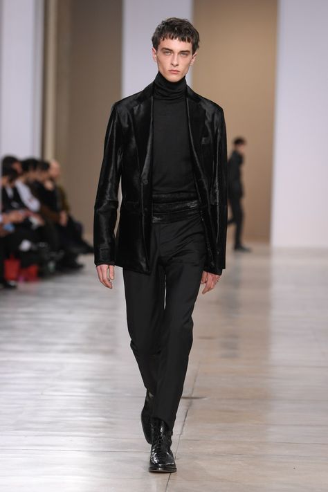 Mens Runway 2024, Draco Outfits, Mens Hermes, Ready To Wear 2024, Hermes Menswear, Hermes Ready To Wear, 2024 Menswear, Masculine Fashion, Hermes Men