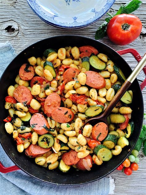 Grilled Kielbasa, Sausage Gnocchi, Skillet Green Beans, Grilled Garlic, Skillet Dinners, Gnocchi Recipes, Fine Food, Dinner Tonight, Quick Dinner