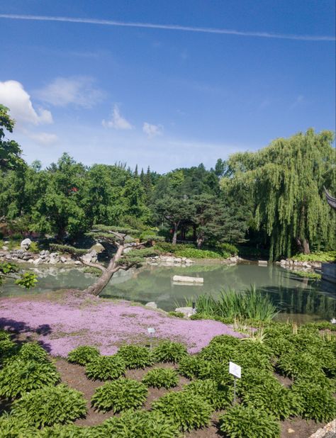 montreal botanical garden♡ Montreal Botanical Garden, Dreamy Places, Botanical Garden, Botanical Gardens, Montreal, Golf Courses, Water