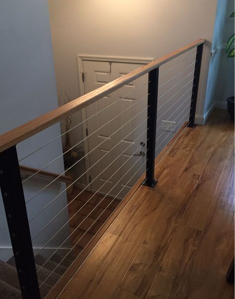 Diy Cable Railing, Cable Railing Interior, Cable Stair Railing, Banister Remodel, Loft Railing, Interior Railings, Stair Rail, Deck Building, Stair Railing Design