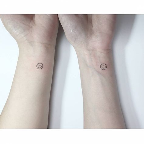 Wrist Smiley Face Tattoo, Dainty Smiley Face Tattoo, Matching Smiley Face Tattoos, Smiley Finger Tattoo, Smiley Tattoo Design, Witty Tattoo, Tattoo For Best Friends, Smile Face Tattoo, Crystals Tattoo