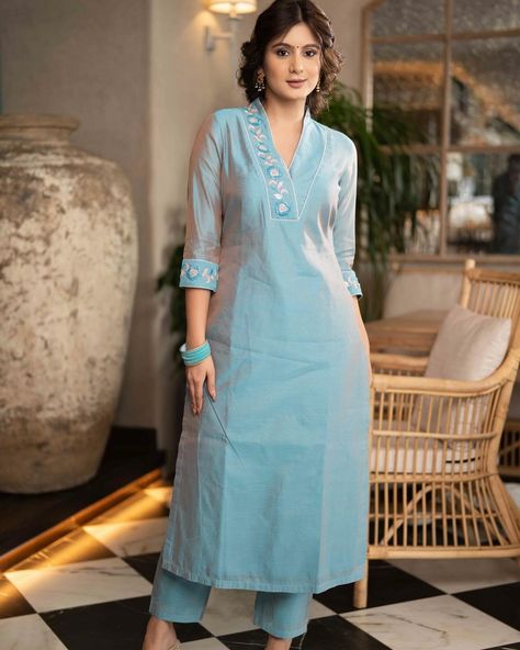 Elevate your wardrobe with this stunning Firozi Blue Chanderi Pant & Kurta set. Delicately adorned with intricate glass beadwork on the neckline and sleeves, this outfit exudes elegance. Made from high-quality Chanderi fabric, the set promises both comfort and style. Bonus: Dupatta is optional for versatile styling. #sujatra #sujatraglobal #sujatrakurtis #chanderikurti #kurtapantset #chanderipants #gladsbeadwork #beadwork #chanderisilk #festivewear #occasionwear Kurta With Dupatta For Women, Chanderi Kurta Designs, Churidar Neck Designs, Ethnic Suit, Suit Salwar, Blue Kurta, Everyday Fashion Outfits, Indian Designer Outfits, Kurta With Pants