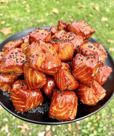 Spicy Maple Salmon Bites taste as... - All Things Cooking Smoked Salmon Bites, Grill Nation, Salmon Bites Recipe, Maple Salmon, Salmon Bites, Smoked Salmon Recipes, Garlic Salmon, Easy Salmon Recipes, Spicy Salmon