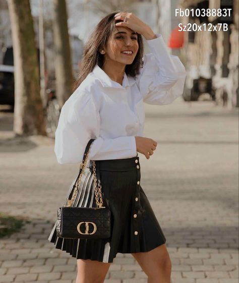 Dior Caro Bag Outfit, Dior Bag Outfit, Caro White, Dior Caro Bag, Dior Outfit, Dior Caro, Parisian Vibes, Bag Outfit, Chloe Faye