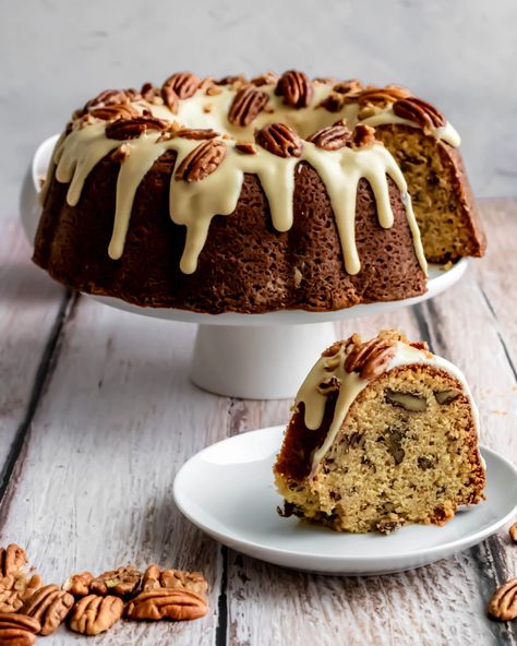 Maple Pecan Bundt Cake Bundt Cake Sour Cream, Cake Sour Cream, Sugar Glaze Recipe, Pecan Bundt Cake, Pumpkin Coffee Cake, Glazed Pecans, Pumpkin Bundt Cake, Mini Torte, Brown Sugar Glaze