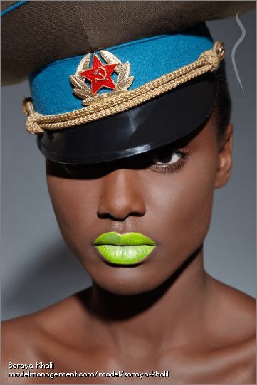 Green Lipstick. Best products and makeups Lipstick Quotes, Green Lipstick, Green Lips, Airbrush Tanning, Best Makeup Artist, Bold Lips, Photo Makeup, Beautiful Lips, Gorgeous Makeup