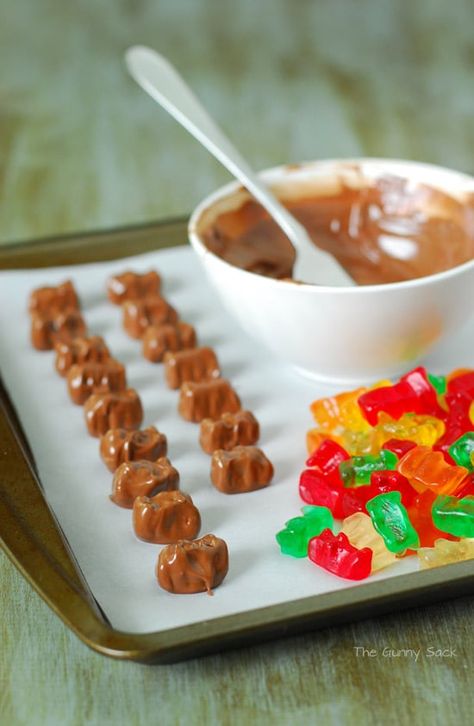 Chocolate Covered Gummy Bears, Bear Recipes, Chocolate Covered Treats, Decadent Cakes, Milk Chocolate Chips, Gummy Bear, Chocolate Covered Strawberries, Easy Chocolate, Chocolate Dipped