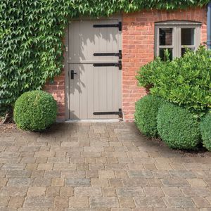 BRADSTONE: Flooring & Wallcovering - ArchiExpo Block Paving Driveway, Driveway Blocks, Rustic Exterior, Driveway Design, Driveway Landscaping, Block Paving, Paving Stones, Exterior Decor, Patio Area