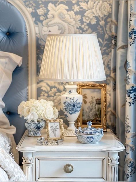 Bedside Table Decor Master Bedrooms, White Patterned Wallpaper, Blue Floral Bedroom, French Blue Bedroom, Blue Upholstered Headboard, Decorated Bedroom, Ideas Habitaciones, Vintage Bedroom Decor, Patterned Wallpaper