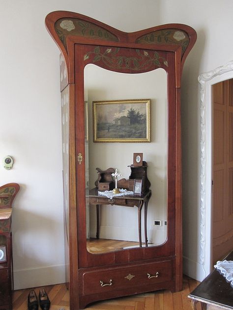 Art Nouveau Wardrobe Glasgow Style, Art Nouveau Furniture, Art Nouveau Decor, Room Of One's Own, Home Goods Decor, Art Nouveau Design, Deco Furniture, Art Deco Furniture, Belle Epoque