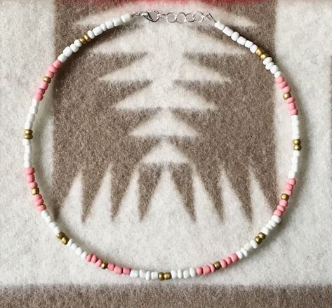 Seed Bead Necklace Patterns Beach, Western Beaded Jewelry Diy, Pink Seed Bead Necklace, Beaded Western Jewelry, Beaded Jewelry Simple, Western Beaded Jewelry, Seed Bead Necklace Ideas, Western Beaded Necklace, Western Jewelry Necklace