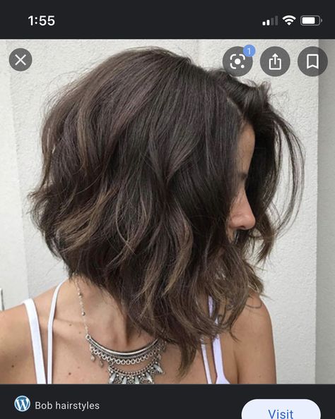 Angled Bob Haircuts, Dunner Wordend Haar, Wavy Bob Haircuts, Thick Wavy Hair, Wavy Bob Hairstyles, Wavy Haircuts, Haircuts For Wavy Hair, Short Hairstyles For Thick Hair, Shoulder Length Hair Cuts