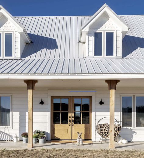 Tin Roof House, Scandinavian Farmhouse Style, Metal Roof Houses, White Farmhouse Exterior, Scandinavian Farmhouse, American Farmhouse Style, Ranch House Exterior, Blue Roof, French Farmhouse Style