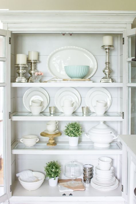 Simple ideas to help you style your china cabinet in farmhouse style... | www.makingitinthemountains.com China Cabinet Decor, Farmhouse China Cabinet, Farmhouse Side Table, China Cabinet Display, Country Style Homes, White China, Cabinet Decor, Country Farmhouse Decor, Country House Decor