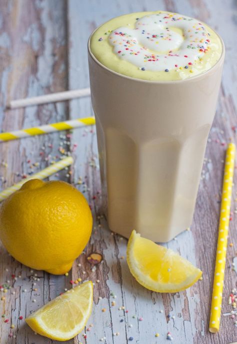 Lemon Milkshake recipe made with Homemade Lemon Curd | FlavoursandFrosting.com Lemon Milkshake, Homemade Lemon Curd, Milkshake Recipe, Milkshake Recipes, Milkshakes, Lemon Curd, Frozen Desserts, Sweets Recipes, Frozen Treats