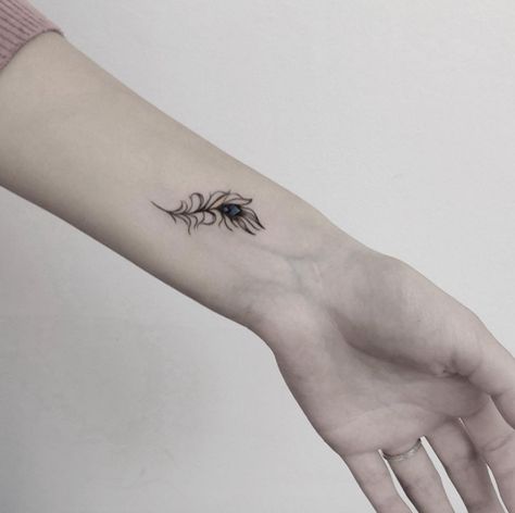 Flute Tattoo, Graphic Tattoos, Feather Tattoo Wrist, Tattoos Feather, Feather Tattoo Meaning, Tattoo Feather, Feather Peacock, Peacock Feather Tattoo, Tattoos Black