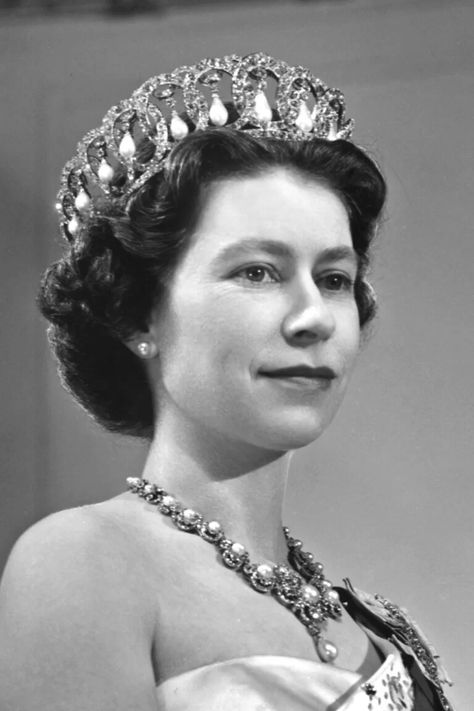 Crowning Glory – World’s Most Beautiful Tiaras | DailyArt Magazine Lovers Knot Tiara, Queen Wilhelmina, Rainha Elizabeth Ii, Reine Elizabeth Ii, Reine Elizabeth, Royal Tiaras, Beautiful Tiaras, Elisabeth Ii, Royal Brides