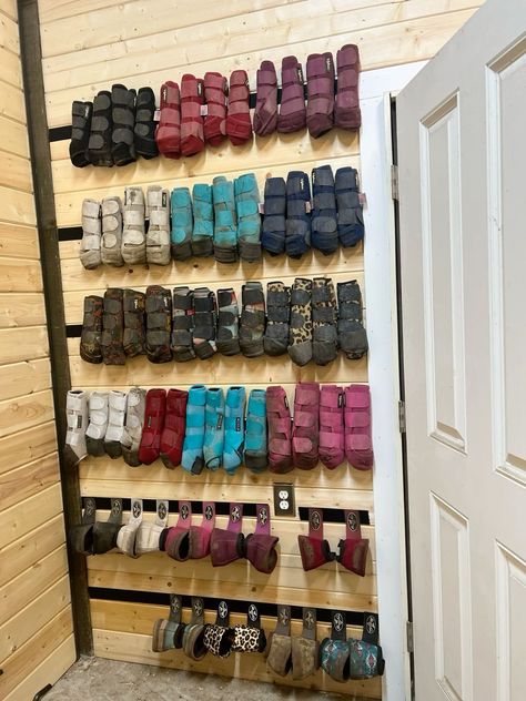 Tack Room Boot Storage, Tack Organization Ideas, Tack Stall Ideas, Diy Horse Tack Room, Horse Ideas Stables, Stable Organization Ideas, Horse Feed Storage Ideas, Horse Brush Organization, Horse Barn Stalls Ideas