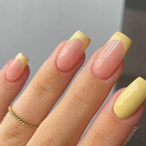 Yellow French Tip Gel Nails, Light Yellow Nails French Tip, Yellow Biab Nails, Yellow Simple Nails, Yellow Nails Design Square, Pale Yellow French Tip Nails, Yellow Natural Nails, Pastel Yellow French Tip Nails, Square Yellow Nails