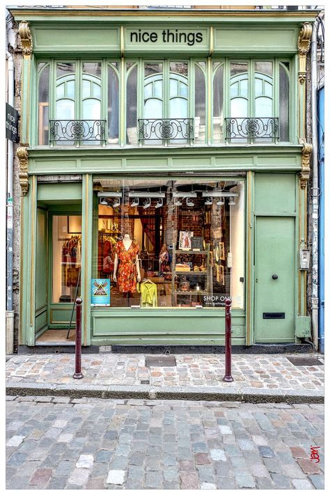 Shopping In Italy, Dolls House Shop, Dollhouse Design, Shop Facade, Coffee Shop Interior Design, Tiny Shop, Store Window Displays, Lille France, Georgian Architecture