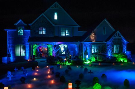 We announced our Freak of the Week feature last week, and the submissions have been pouring in. Just as we suspected, you guys definitely don’t disappoint! Now Diy Halloween House Decorations, Halloween Lighting Outdoor, Halloween Lights Decorations, Photo Halloween, Halloween Outside, Halloween House Party, Halloween Porch Decorations, Halloween Yard Decorations, Scary Halloween Decorations