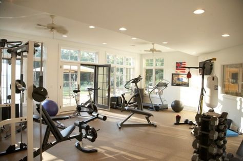 25 Excellent Ideas For Designing Motivational Home Gym - I am so super stoked to be building my own home gym. The only thing I wouldn't include is a TV. Don't need one of those to work out. Gym Decorating Ideas, Small Space Home Gym, Gym Room Ideas, Ruang Gym, Luxury Home Gym, Home Gym Set, French Country Estate, Dream Home Gym, Basement Gym